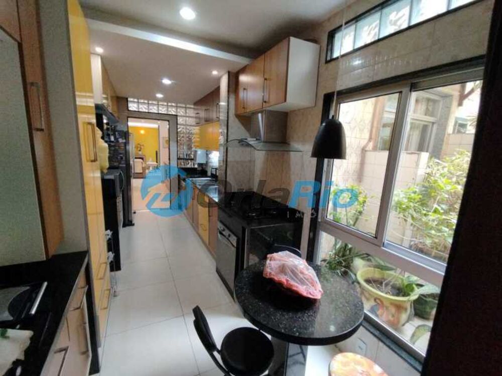 Apartamento à venda com 3 quartos, 220m² - Foto 4