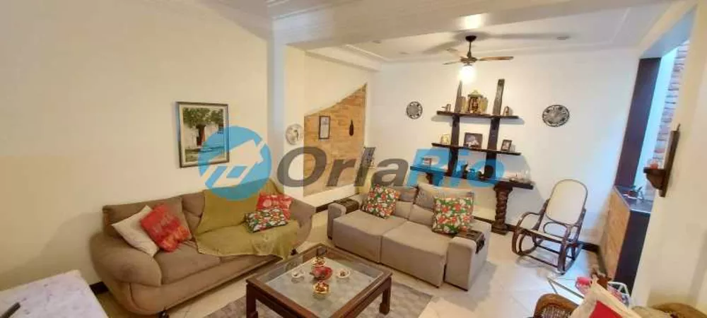 Casa de Vila à venda com 4 quartos, 152m² - Foto 1