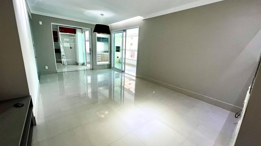 Apartamento à venda com 3 quartos, 121m² - Foto 2