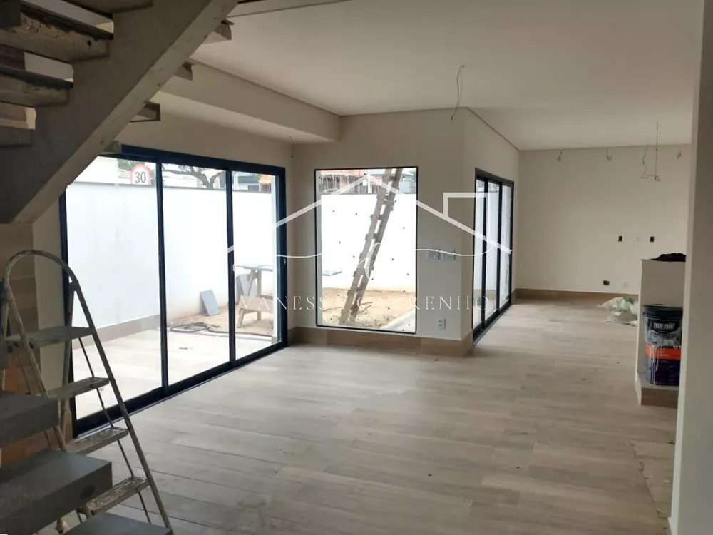 Casa à venda com 3 quartos, 194m² - Foto 2