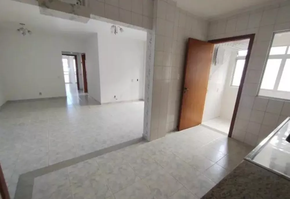 Apartamento à venda com 3 quartos, 96m² - Foto 2