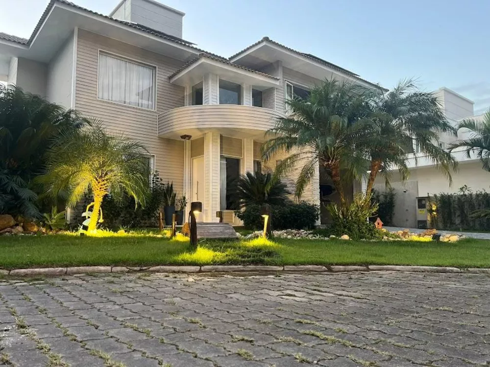 Casa de Condomínio à venda com 3 quartos, 240m² - Foto 2