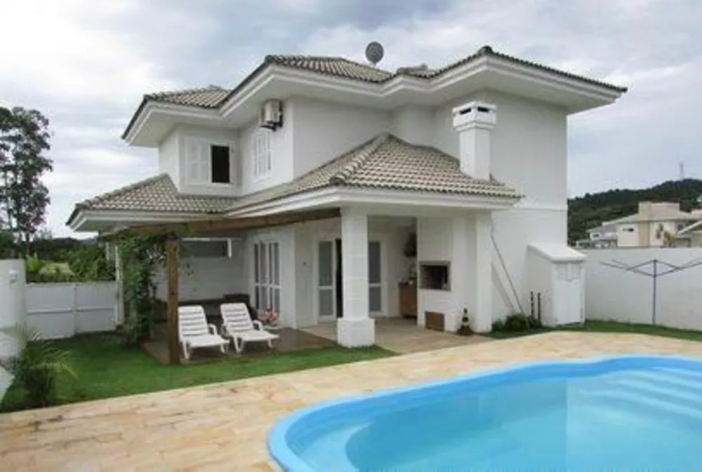 Casa de Condomínio à venda com 3 quartos, 210m² - Foto 1