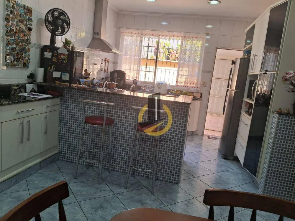 Casa, 4 quartos, 247 m² - Foto 1