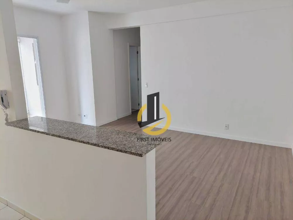 Apartamento à venda com 3 quartos, 77m² - Foto 2