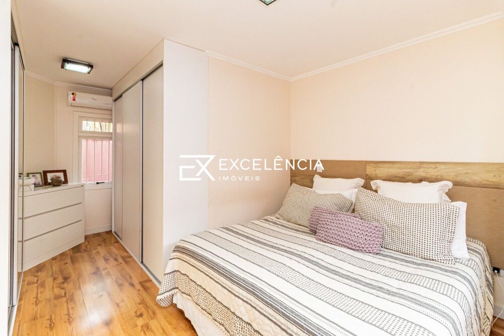 Casa à venda com 3 quartos, 214m² - Foto 3