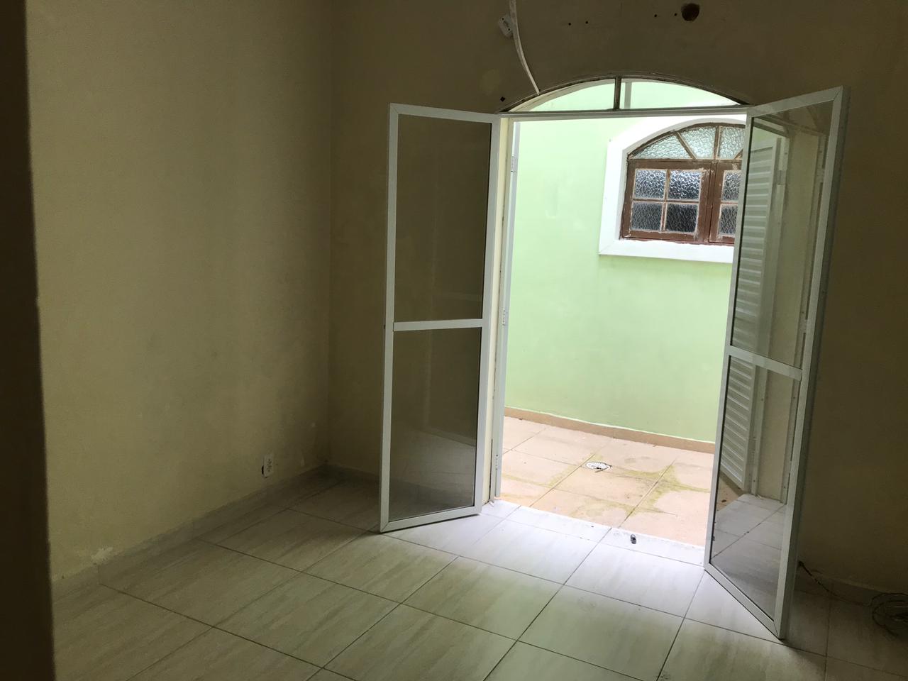 Casa à venda com 4 quartos, 235m² - Foto 2