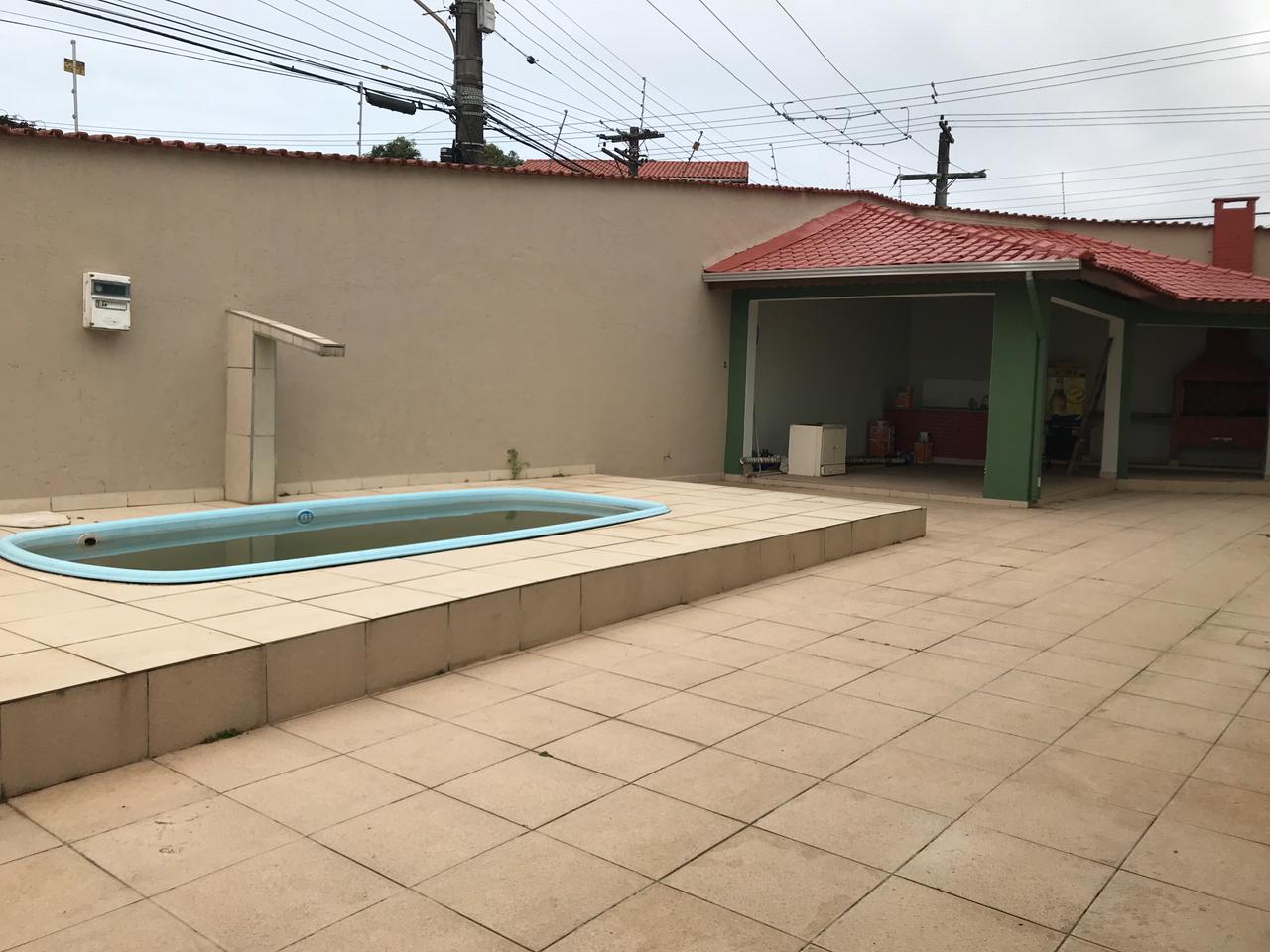 Casa à venda com 4 quartos, 235m² - Foto 1