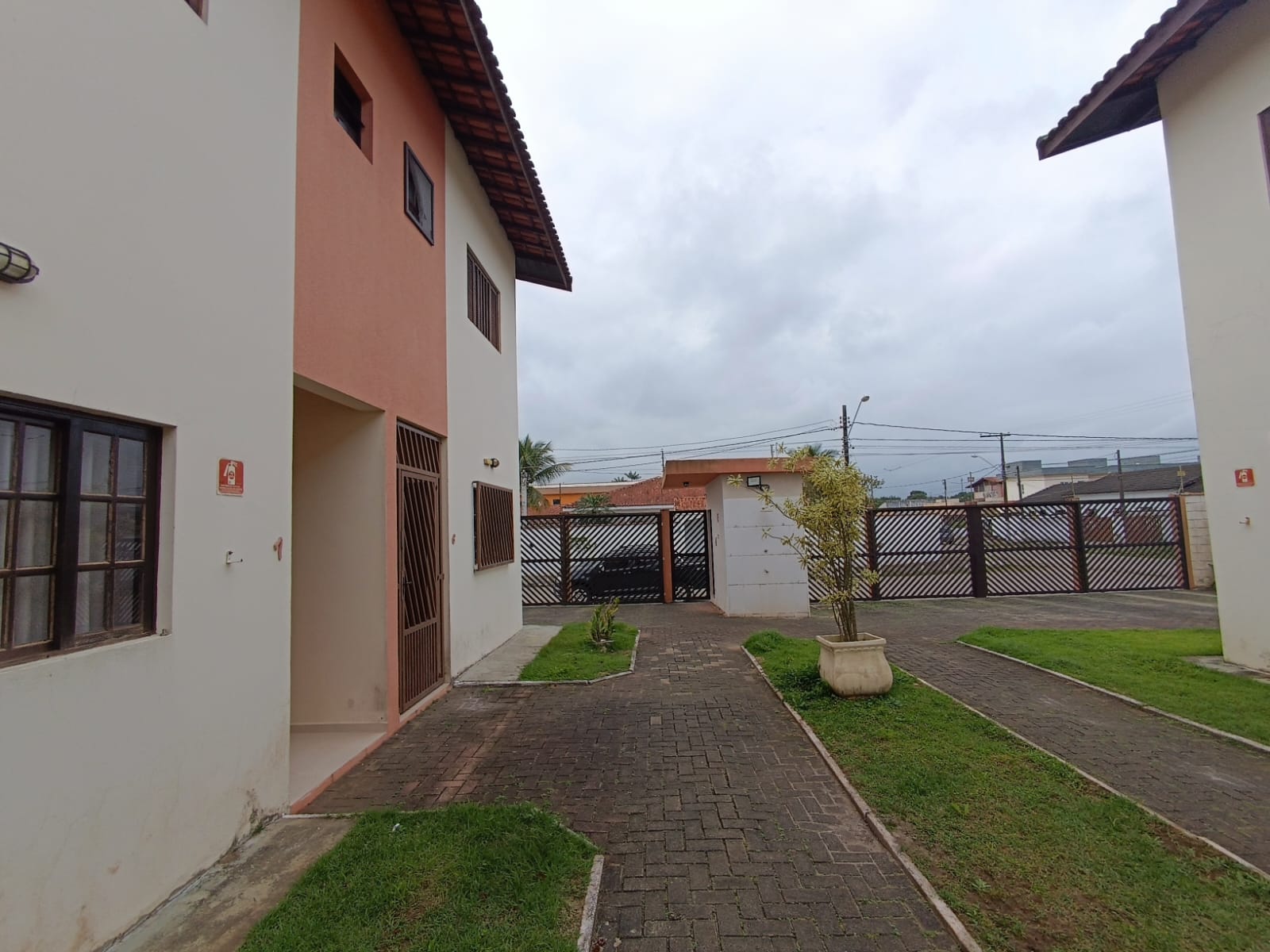 Casa à venda com 2 quartos, 78m² - Foto 4