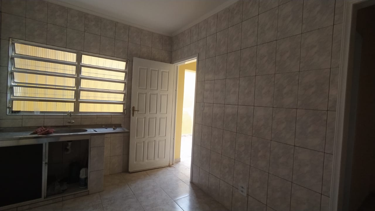 Casa à venda com 2 quartos, 63m² - Foto 2