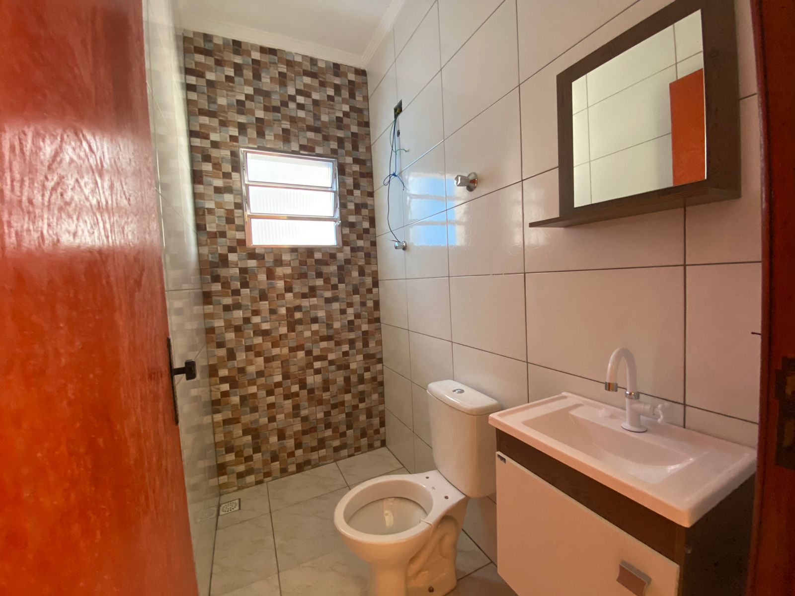 Casa à venda com 2 quartos, 70m² - Foto 2