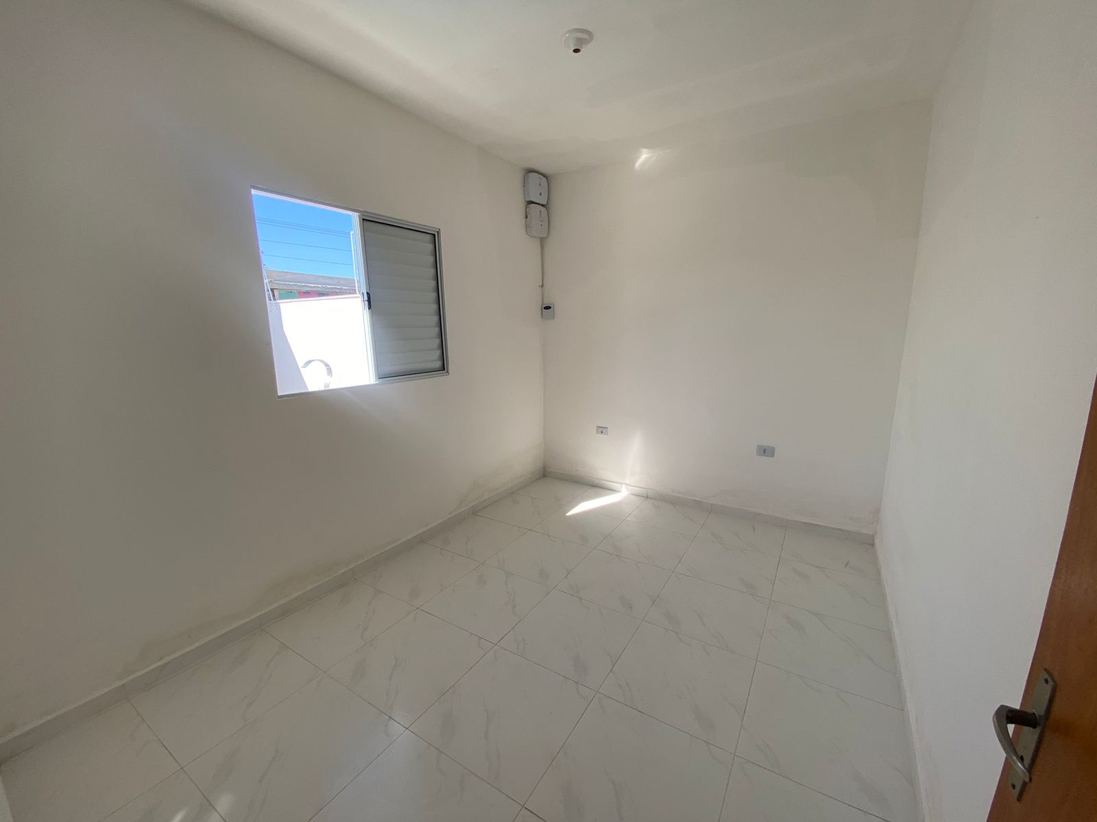 Casa à venda com 2 quartos, 70m² - Foto 2