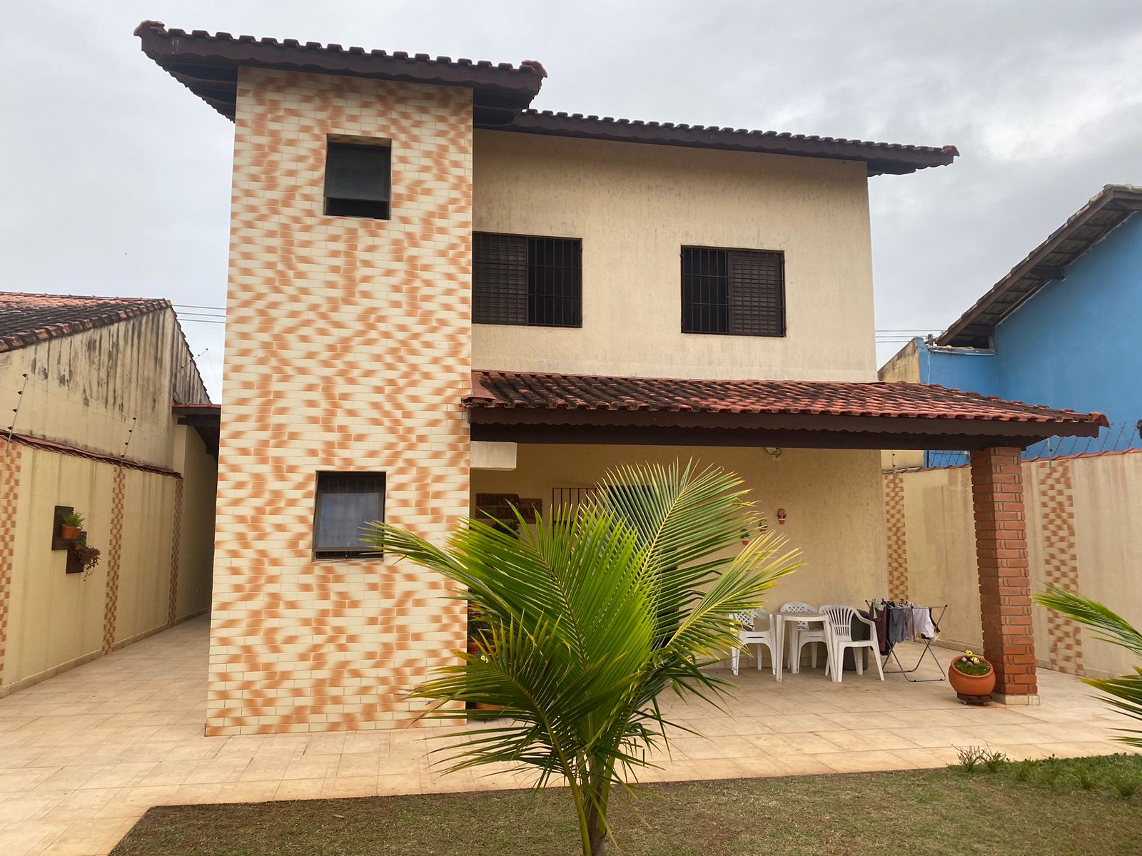 Casa à venda com 4 quartos, 225m² - Foto 1