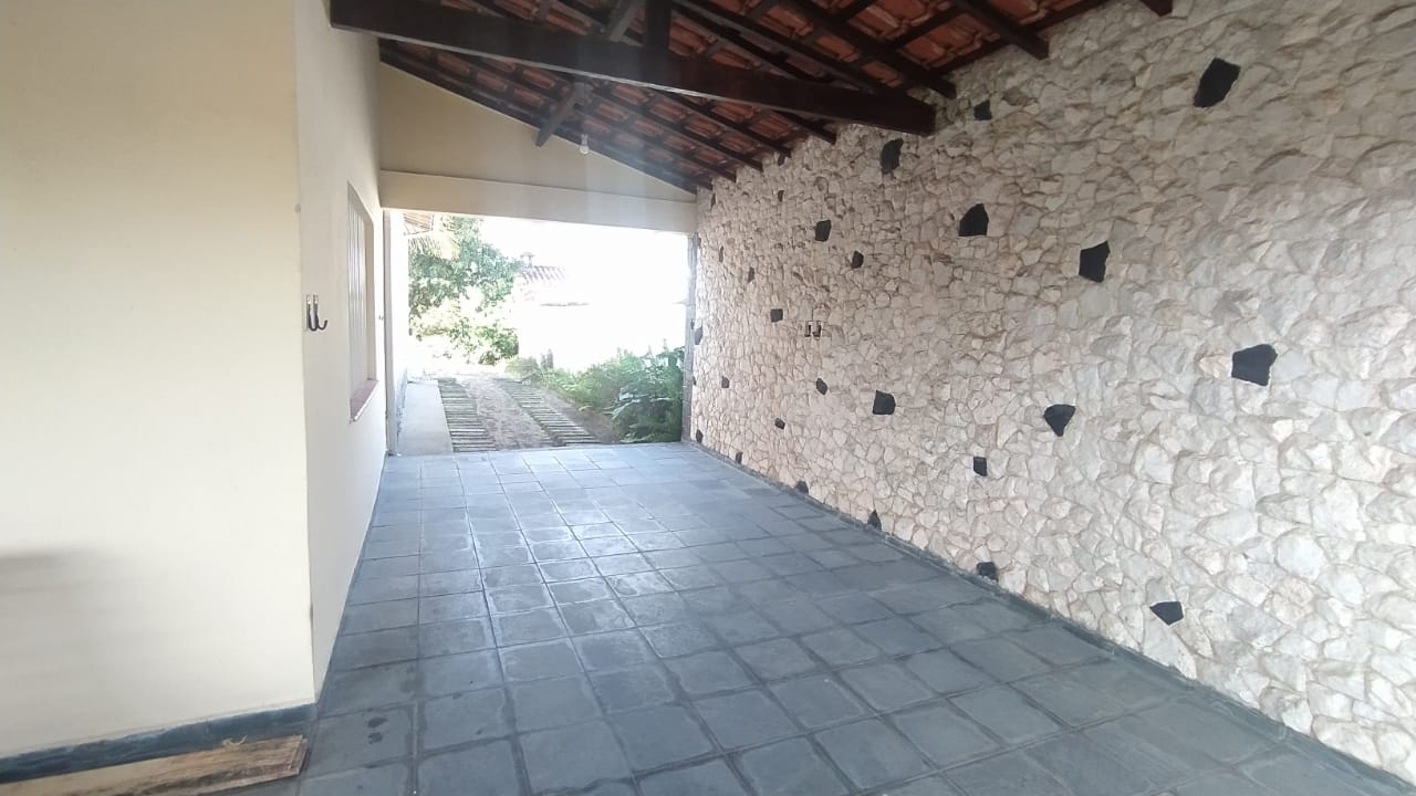 Casa à venda com 6 quartos, 233m² - Foto 2