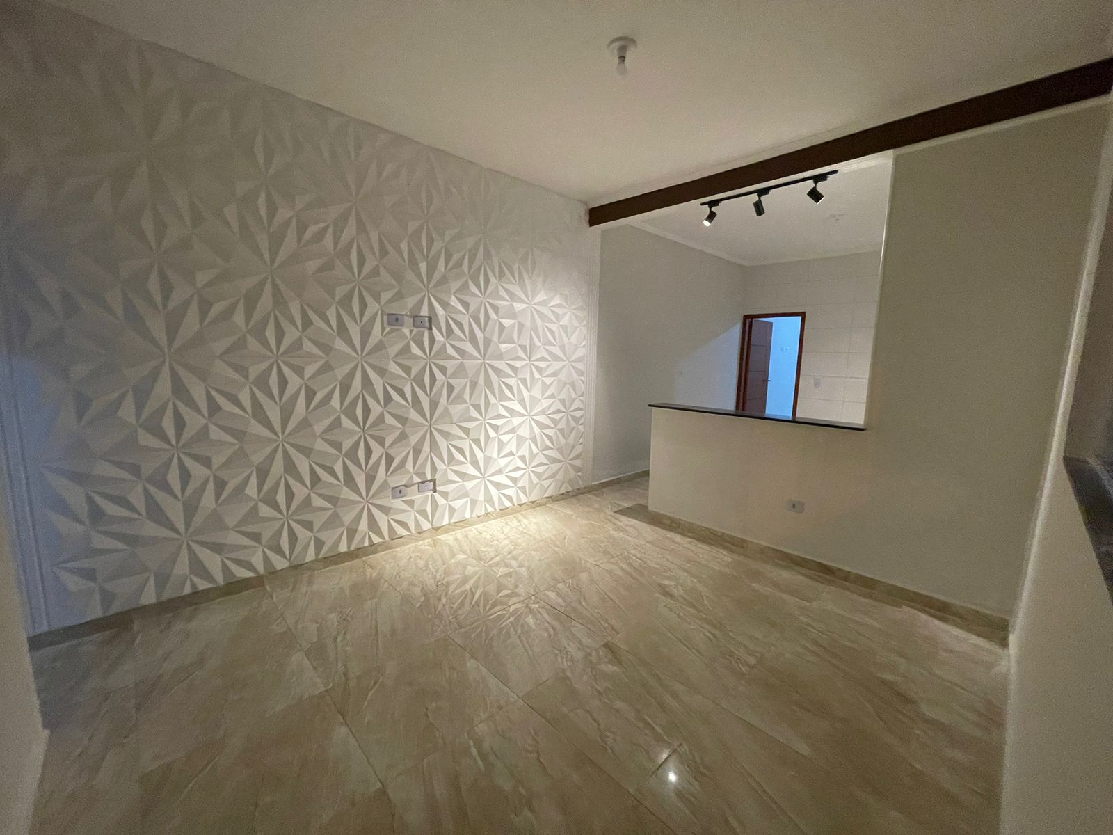 Casa à venda com 2 quartos, 71m² - Foto 2