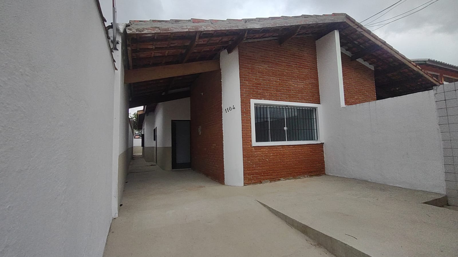 Casa à venda com 3 quartos, 107m² - Foto 1