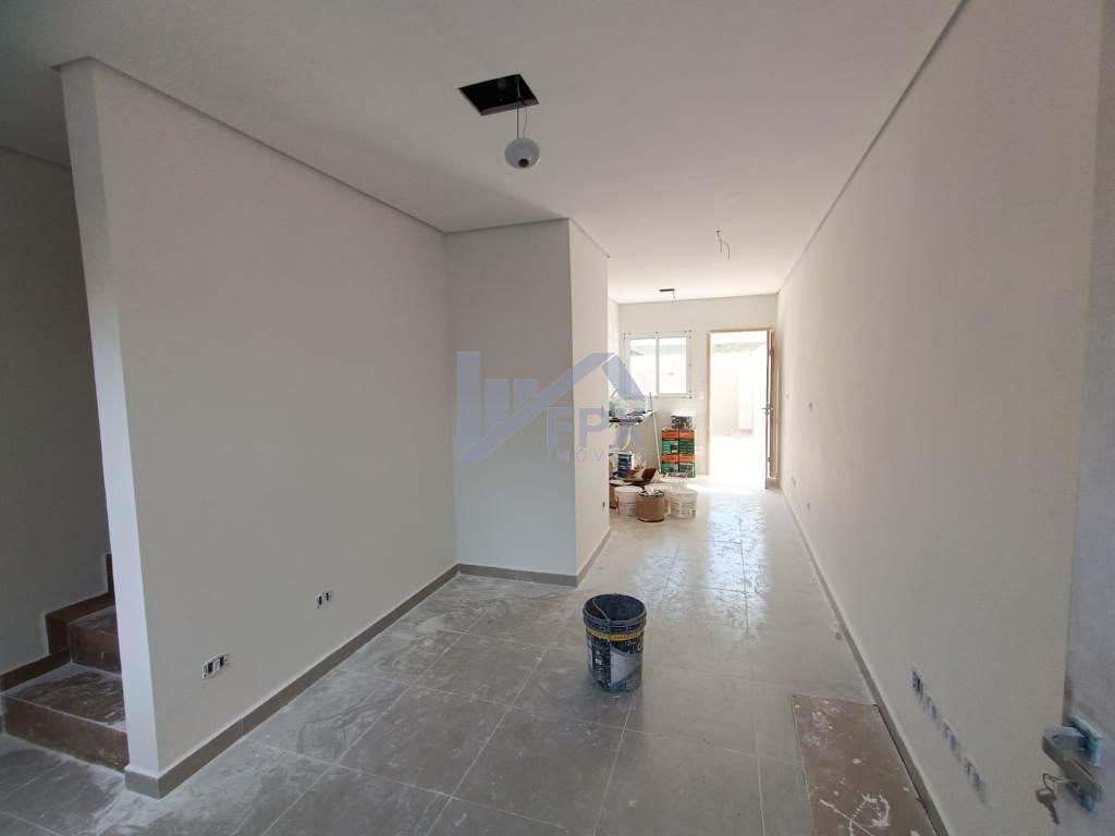 Casa à venda com 2 quartos, 70m² - Foto 4