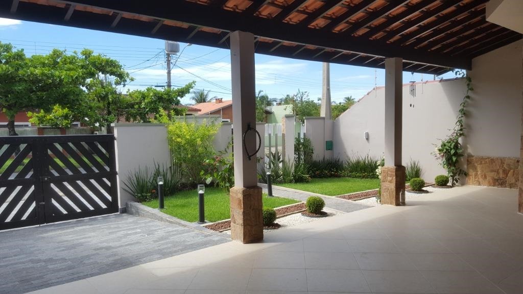 Casa à venda com 3 quartos, 211m² - Foto 2