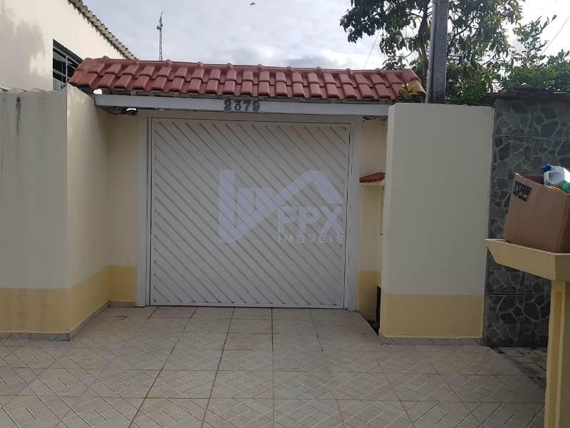 Casa à venda com 2 quartos, 72m² - Foto 1