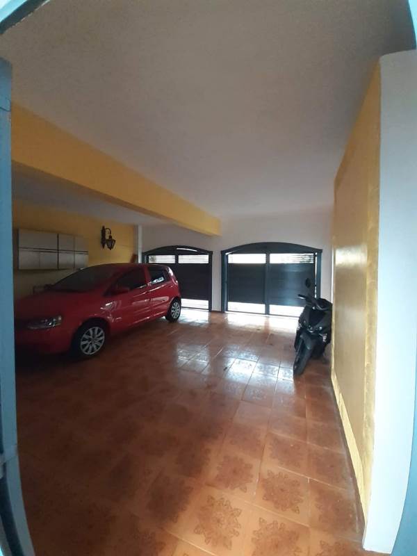 Casa à venda com 5 quartos, 240m² - Foto 2