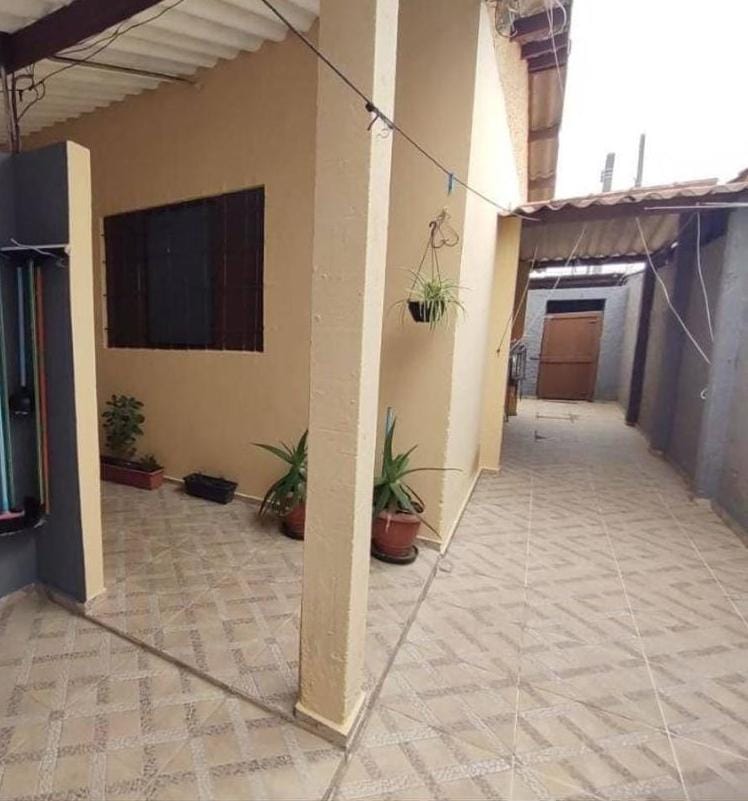 Casa à venda com 4 quartos, 113m² - Foto 2