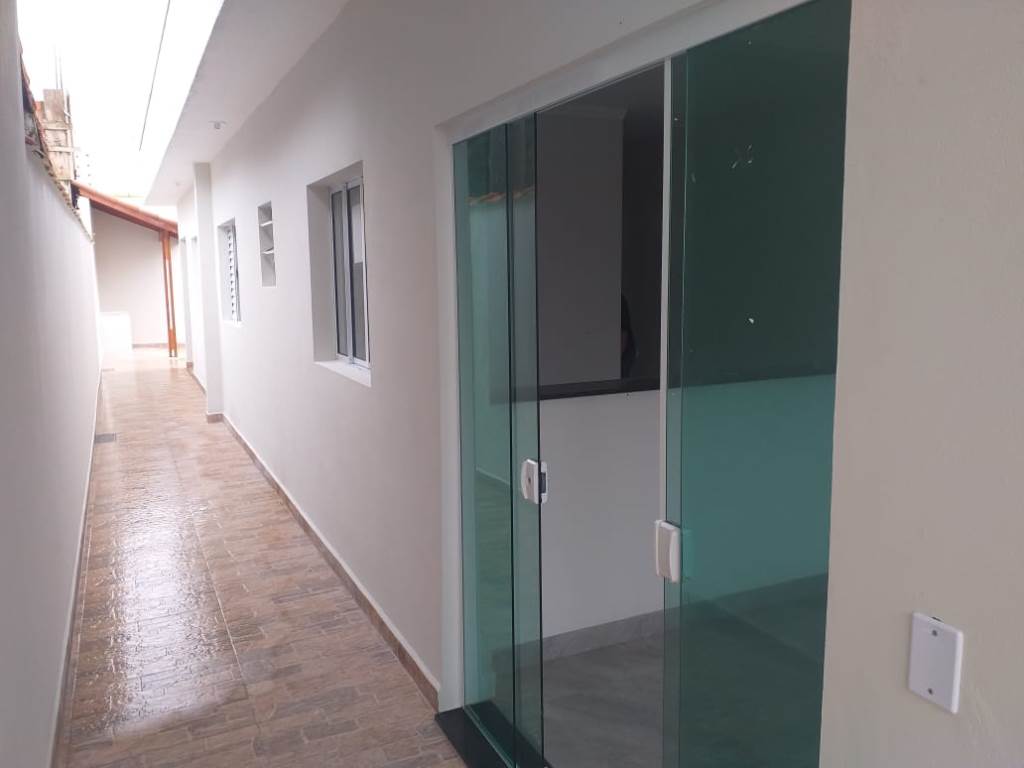 Casa à venda com 2 quartos, 64m² - Foto 2