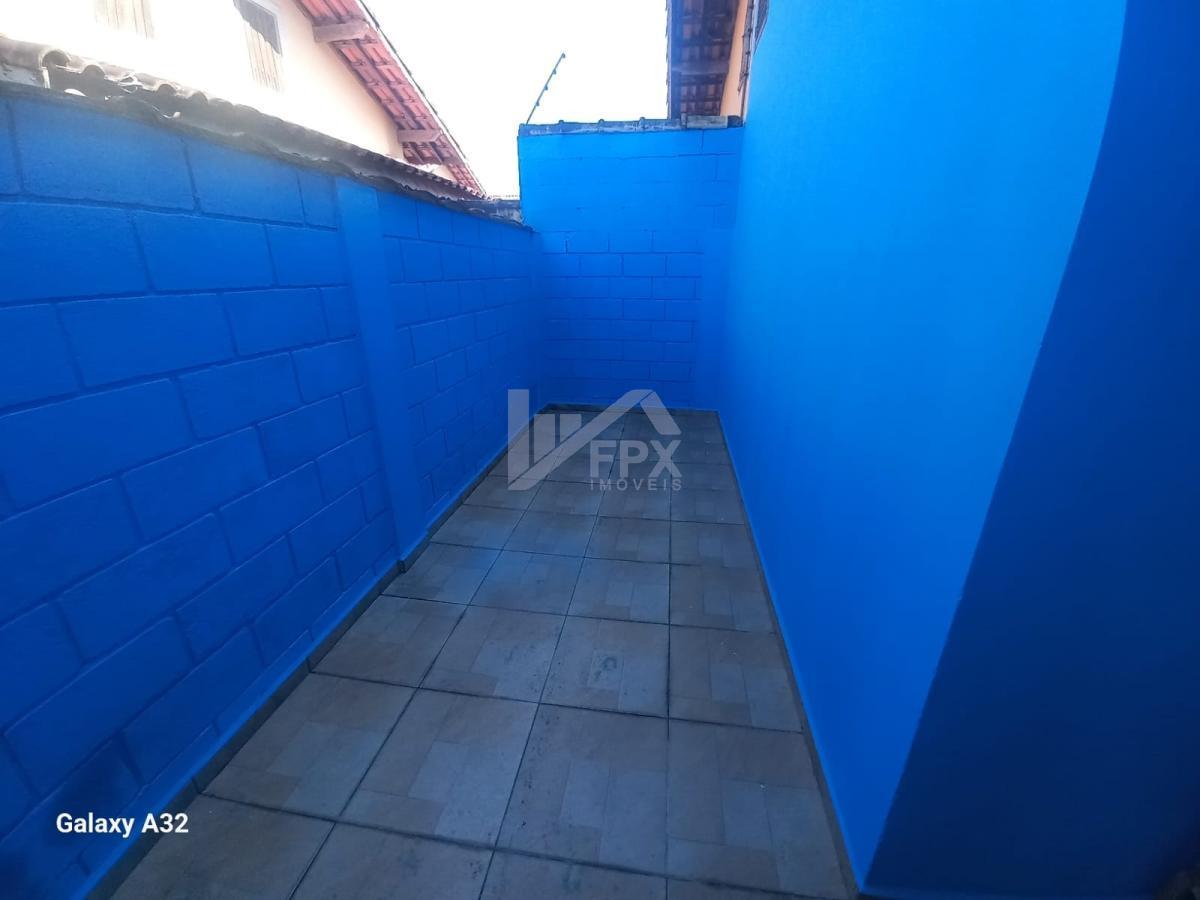 Casa à venda com 2 quartos, 68m² - Foto 9