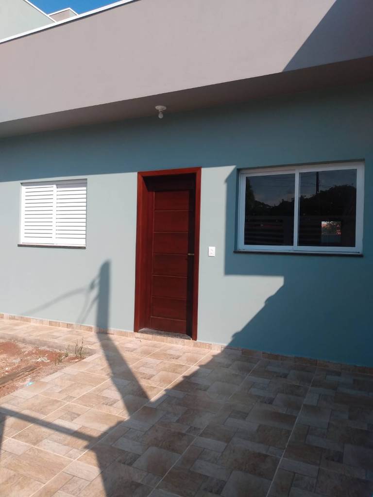 Casa à venda com 2 quartos, 65m² - Foto 1