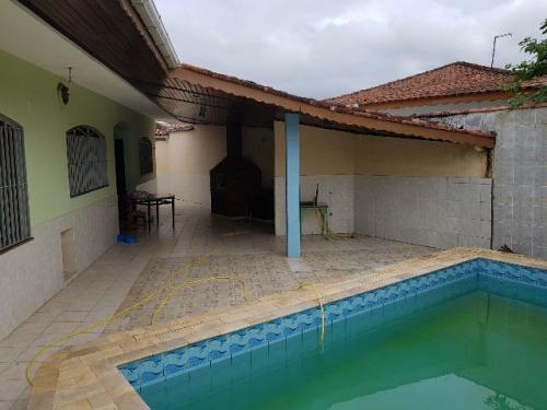 Casa à venda com 4 quartos, 300m² - Foto 1