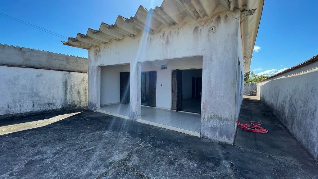 Casa à venda com 3 quartos, 300m² - Foto 1