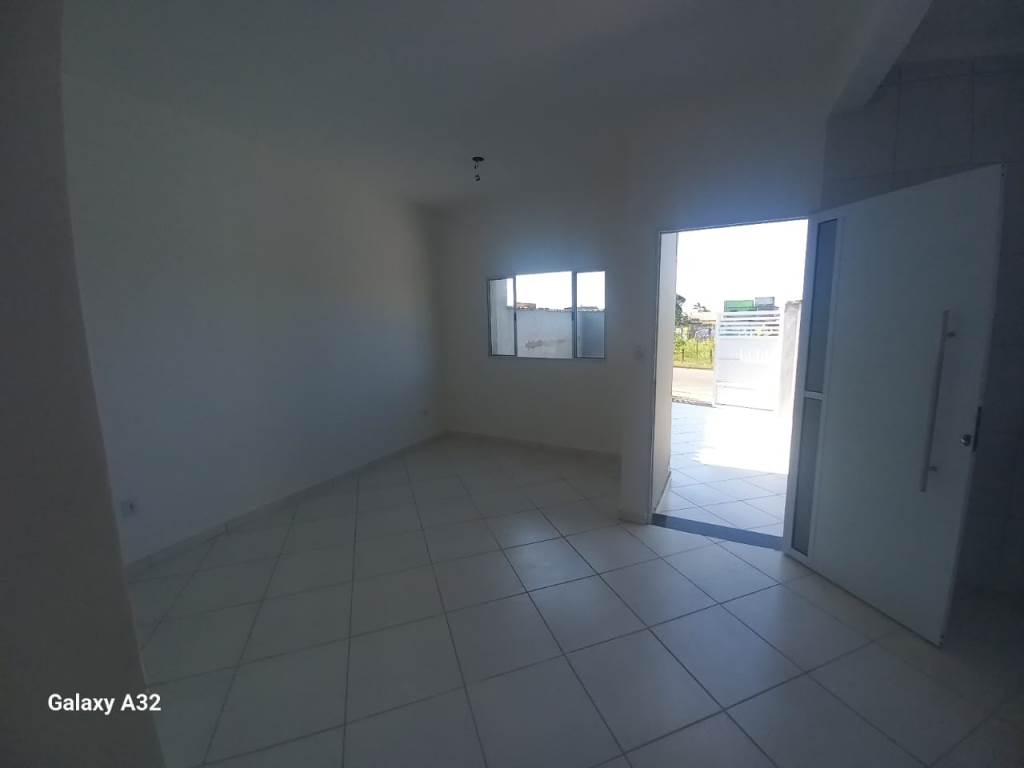 Casa à venda com 3 quartos, 120m² - Foto 2