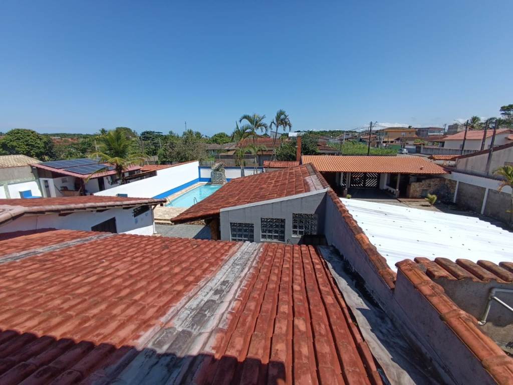 Casa à venda com 6 quartos, 200m² - Foto 3