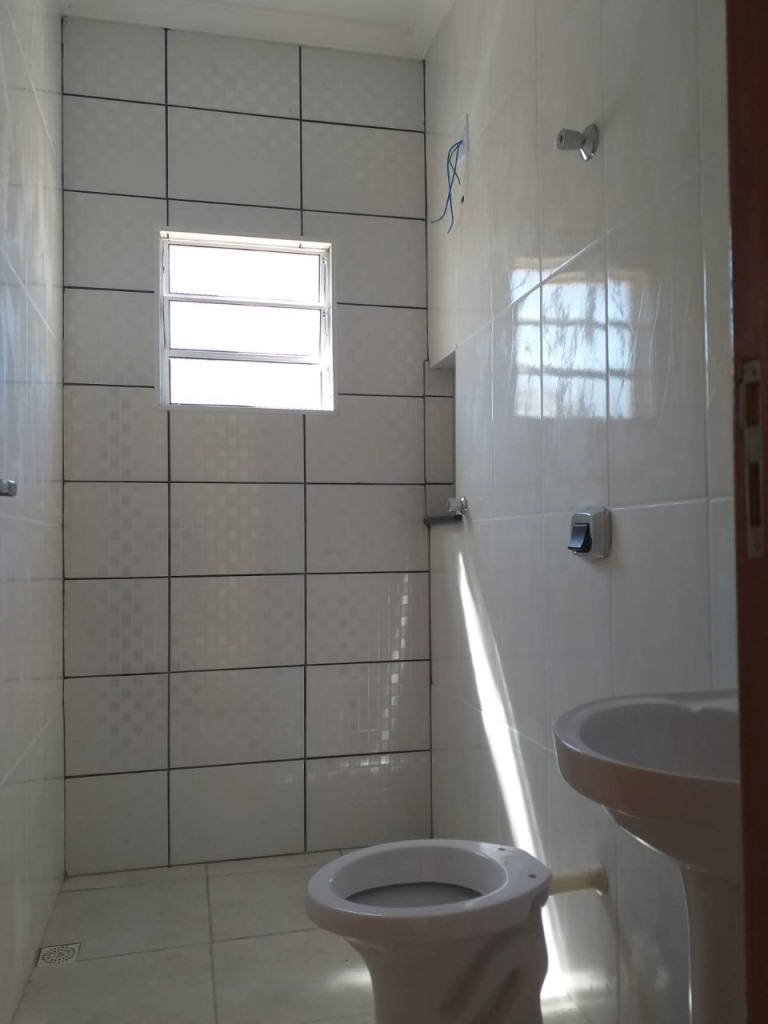 Casa à venda com 2 quartos, 60m² - Foto 4