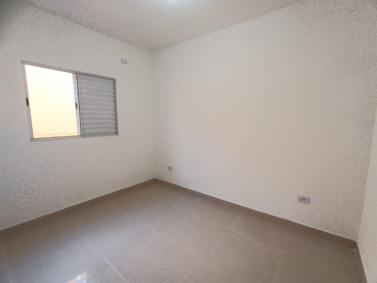 Casa à venda com 3 quartos, 84m² - Foto 2