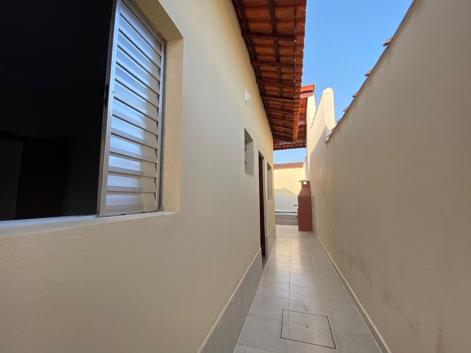 Casa à venda com 2 quartos, 70m² - Foto 3