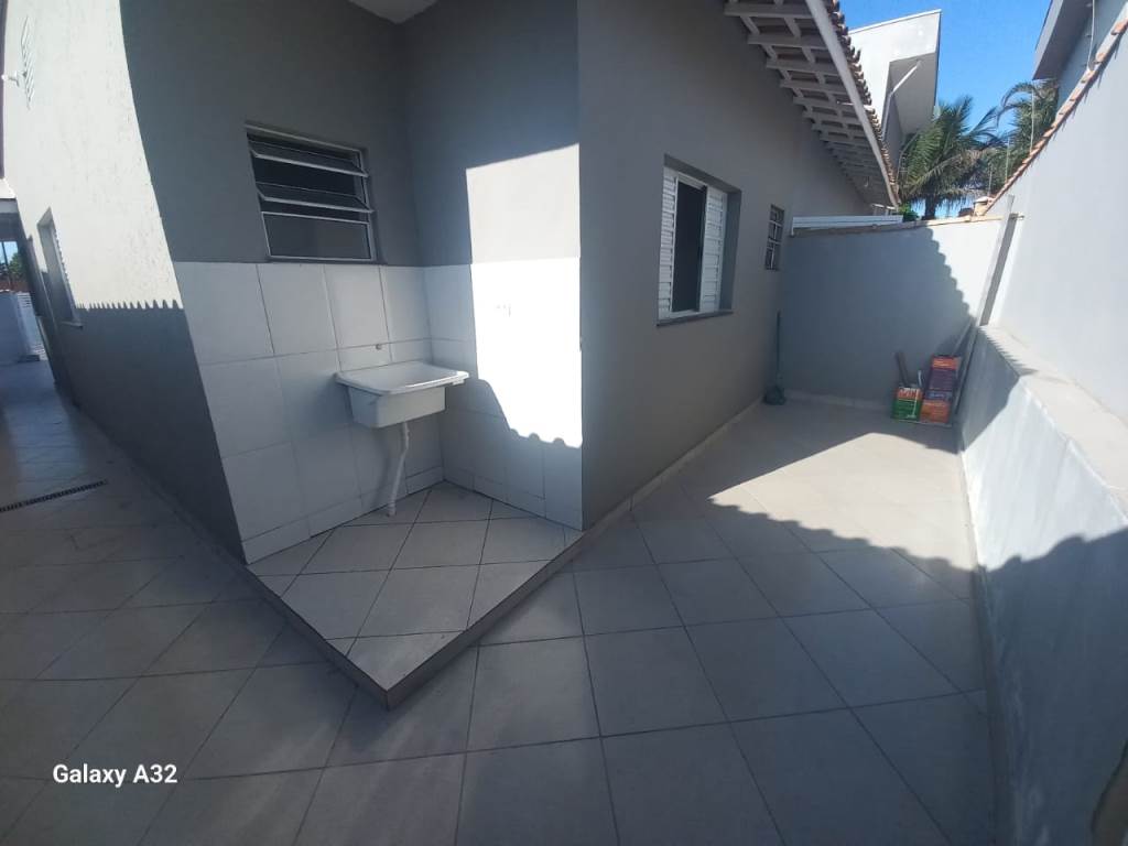 Casa à venda com 2 quartos, 55m² - Foto 3