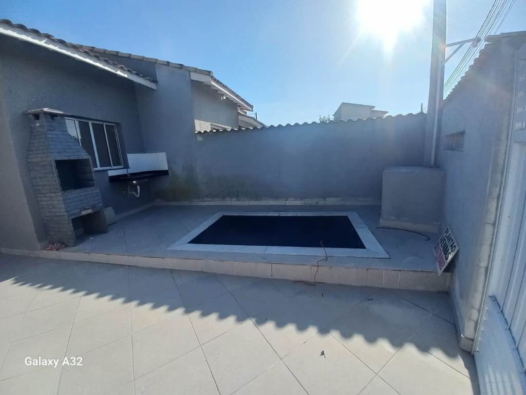 Casa à venda com 2 quartos, 55m² - Foto 1