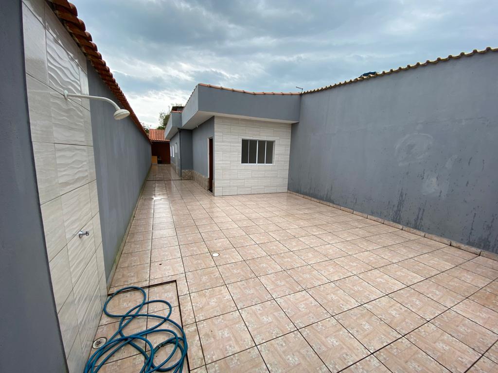 Casa à venda com 2 quartos, 103m² - Foto 1