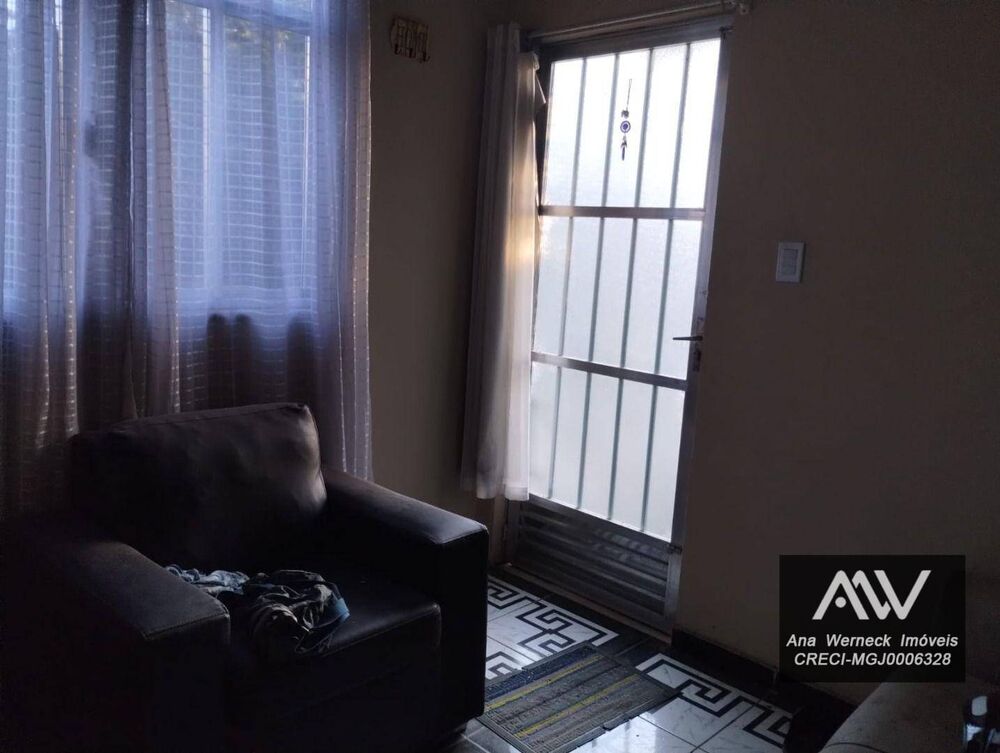Casa à venda com 2 quartos, 80m² - Foto 4