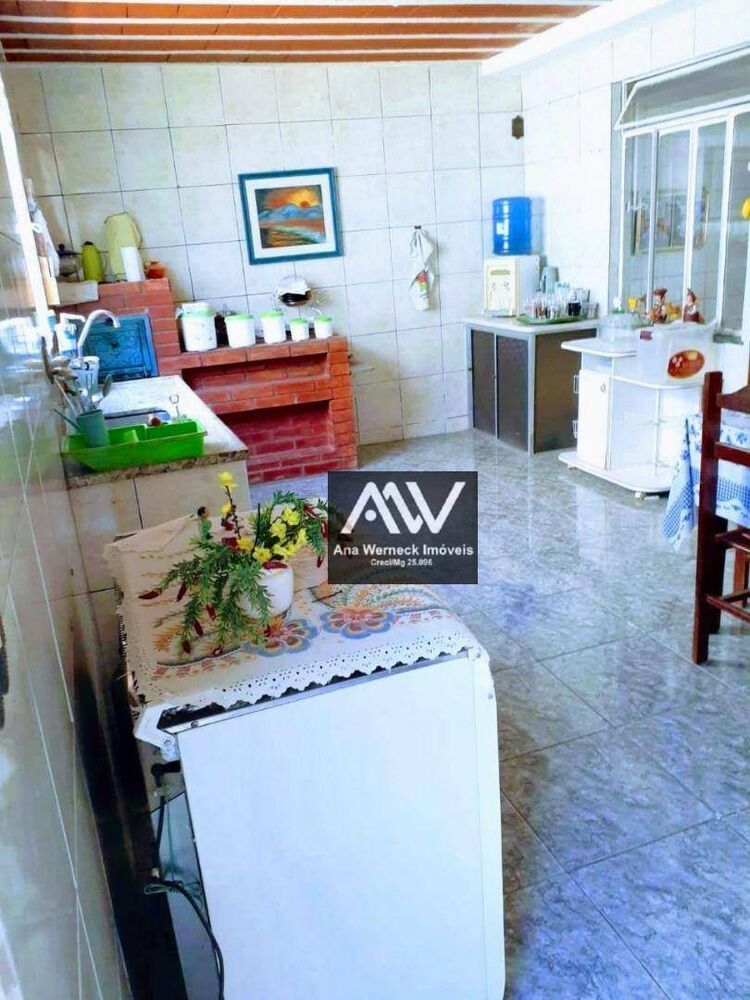 Casa à venda com 4 quartos, 230m² - Foto 2
