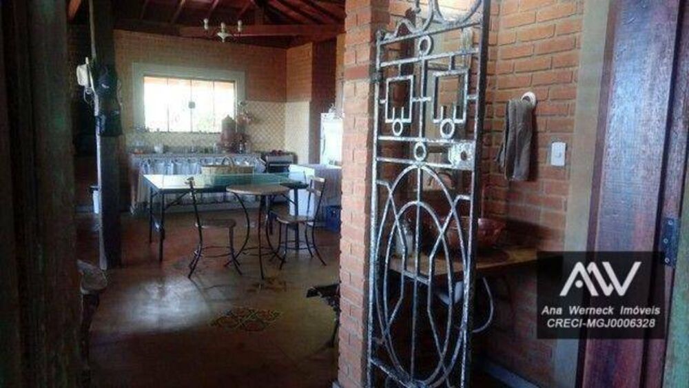 Casa à venda com 4 quartos, 160m² - Foto 2