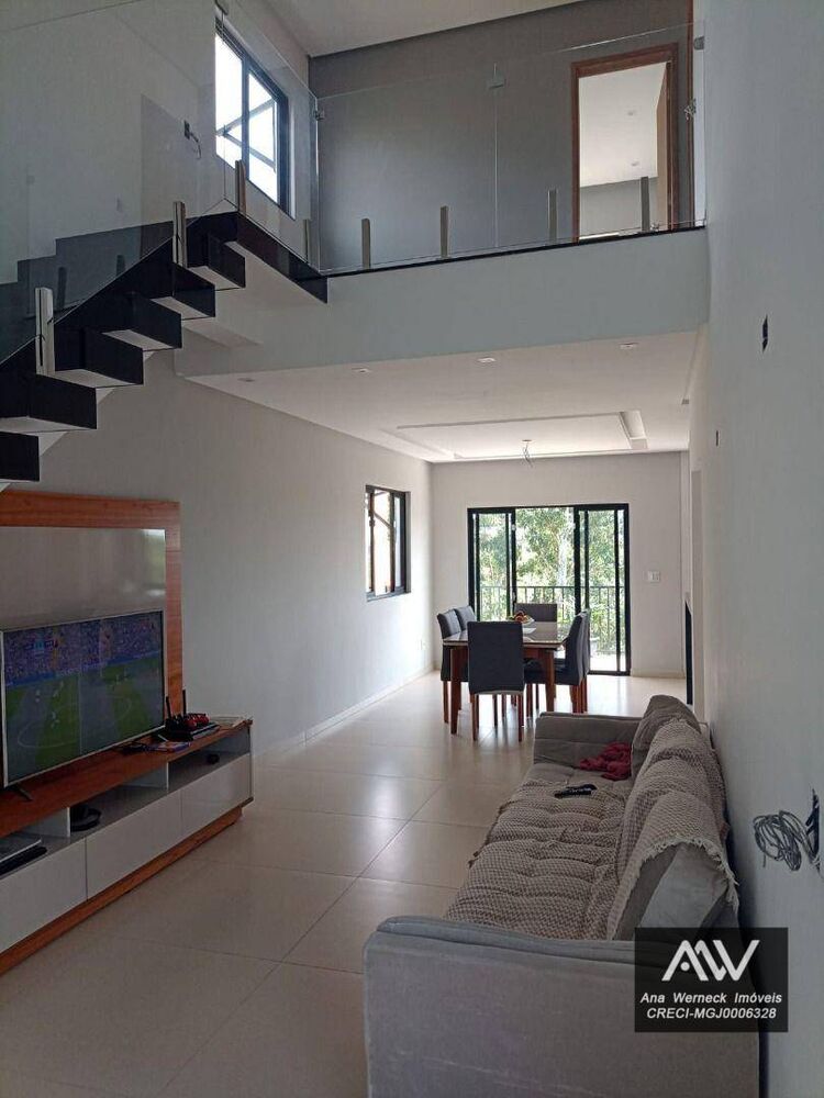 Casa, 3 quartos, 271 m² - Foto 1