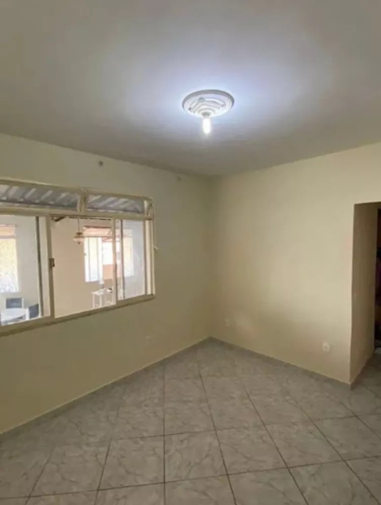 Casa à venda com 3 quartos, 100m² - Foto 2