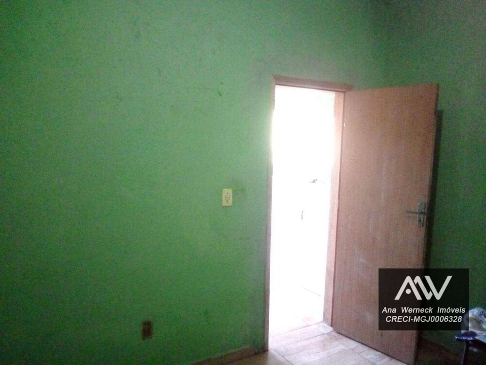 Casa à venda com 4 quartos, 98m² - Foto 2