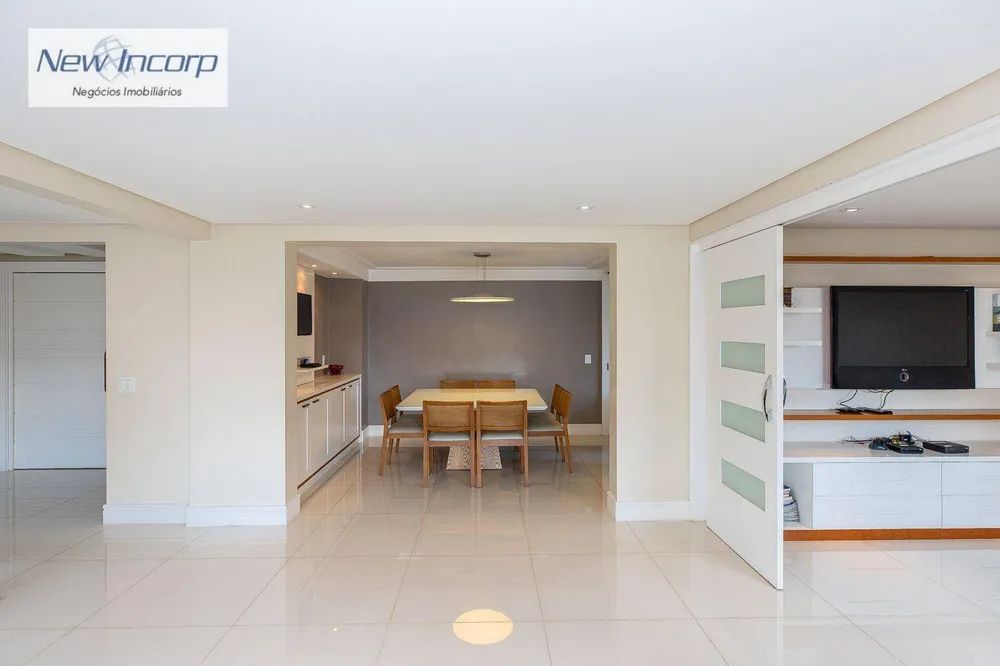 Apartamento, 4 quartos, 196 m² - Foto 2