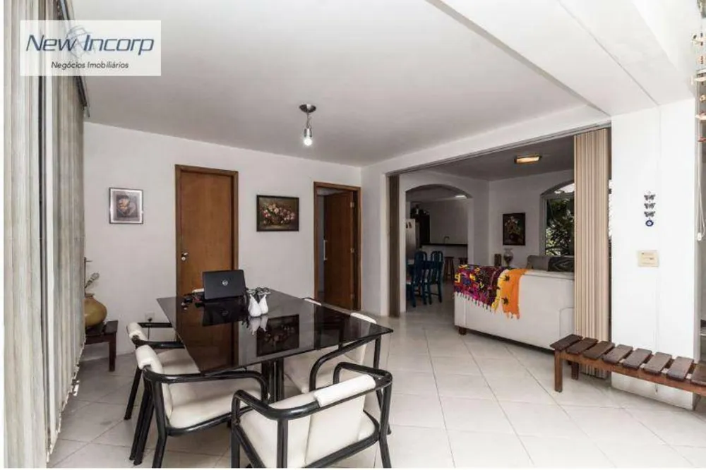 Casa, 4 quartos, 220 m² - Foto 1
