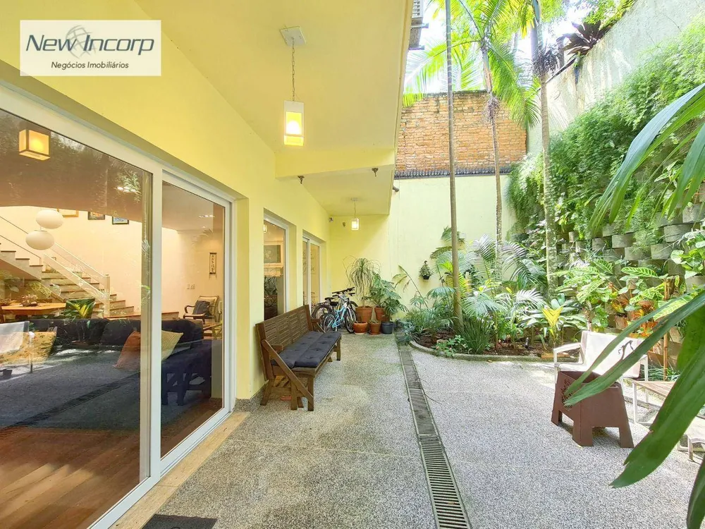 Casa, 3 quartos, 228 m² - Foto 1