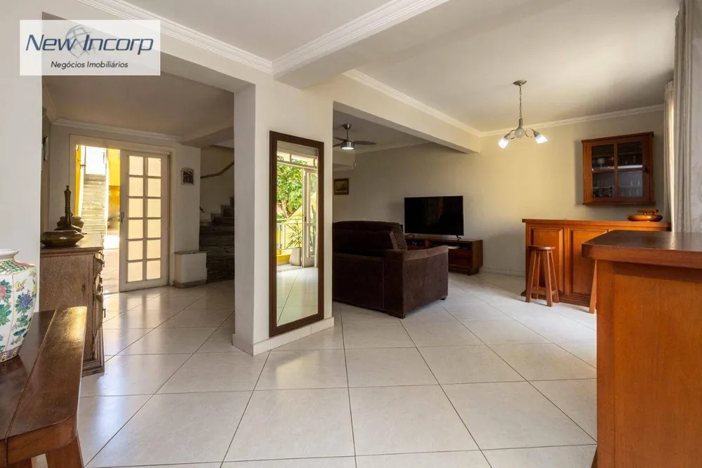 Sobrado, 3 quartos, 200 m² - Foto 1