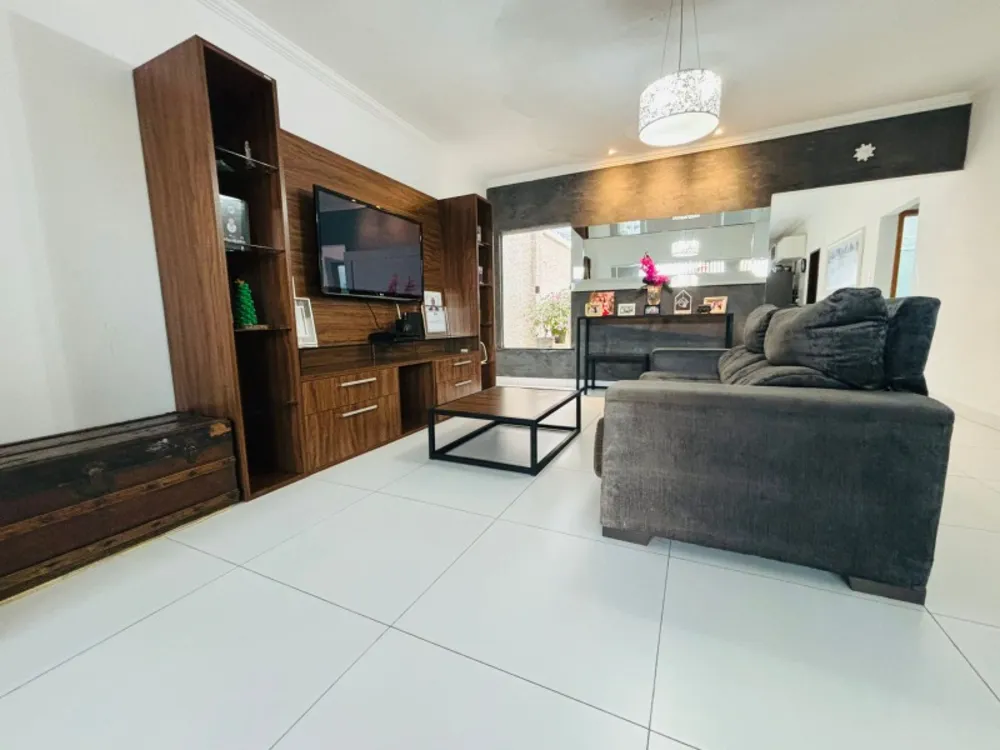 Casa, 3 quartos, 250 m² - Foto 1