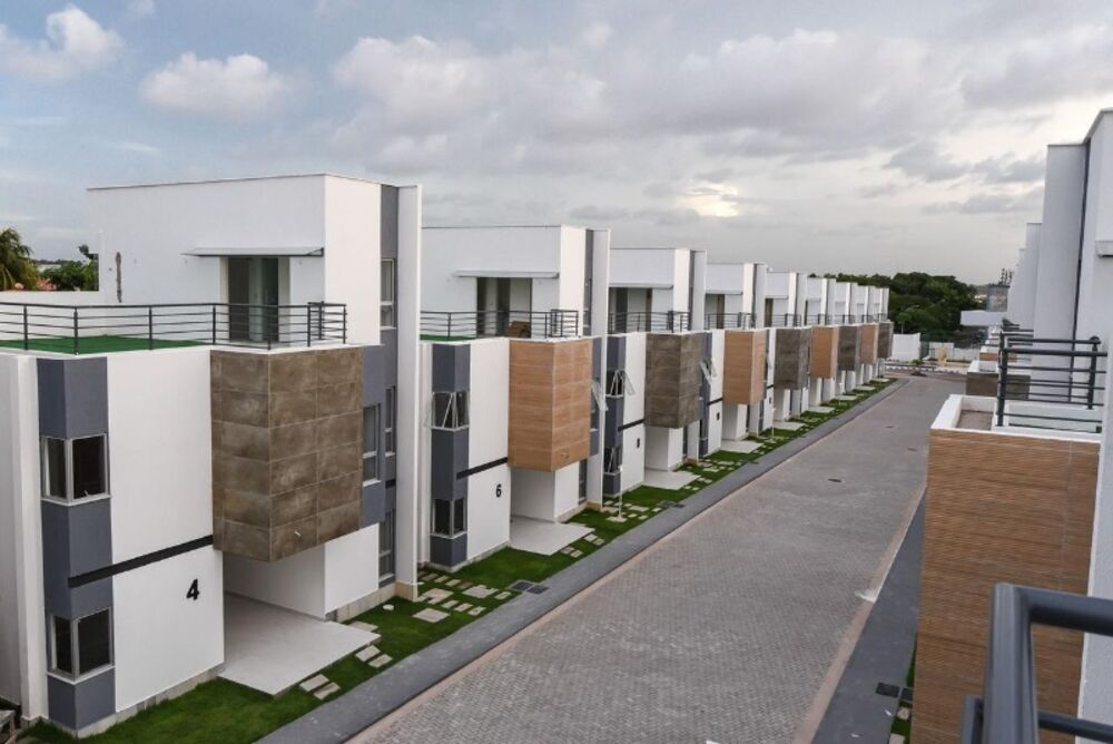 Casa à venda com 4 quartos, 231m² - Foto 1